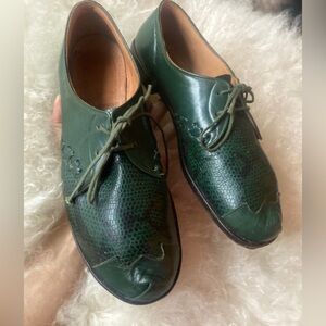 HAND MADE shoes Woven green leather with snake skin detailing. 60’s 70’s